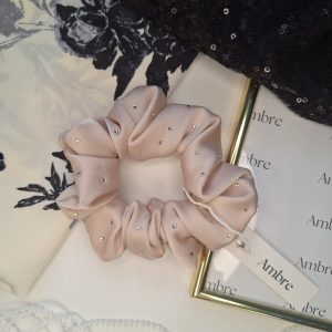 Mała gumka scrunchy z kryształkami cream