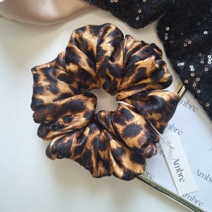 Duża gumka scrunchy panterka ciemna