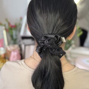 Gumka scrunchy z cekinami czarna